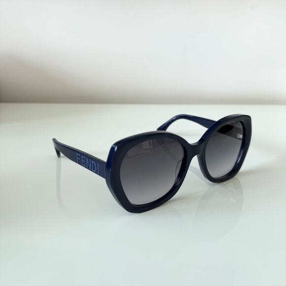 NEW!!! Fendi women blue  sunglasses FE40112I 90B Authentic Retail 485$ - Picture 1 of 6